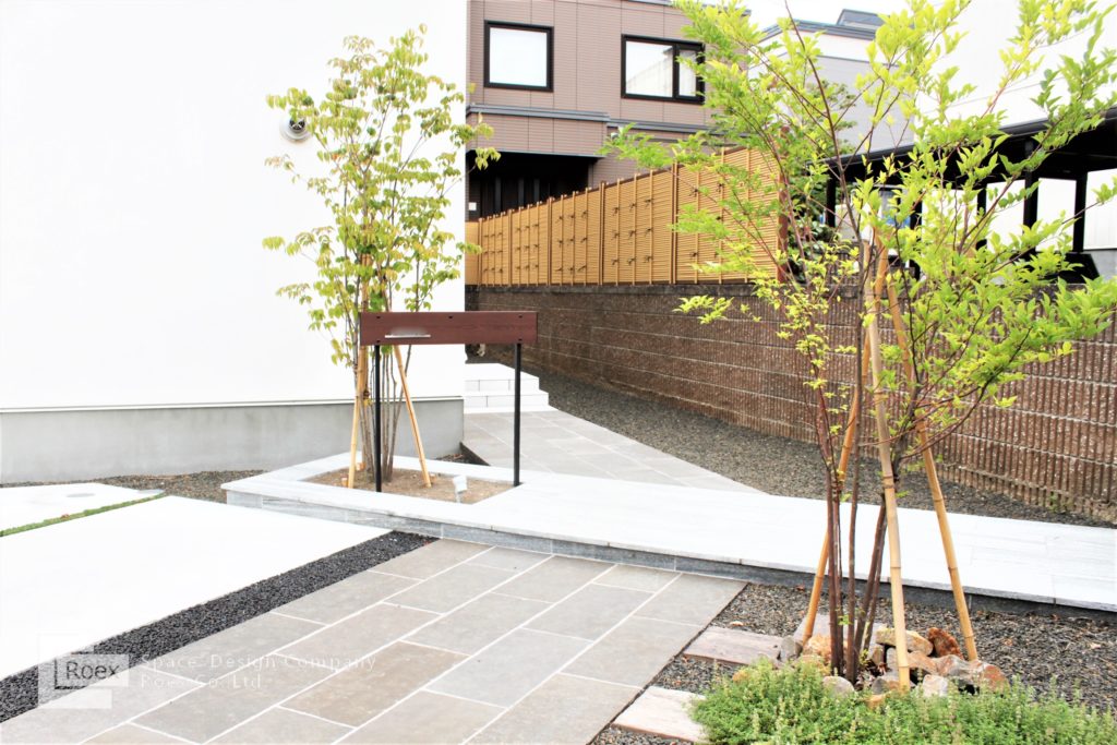 札幌市 高級感のあるおしゃれなアプローチ 札幌 エクステリア 外構 六光園