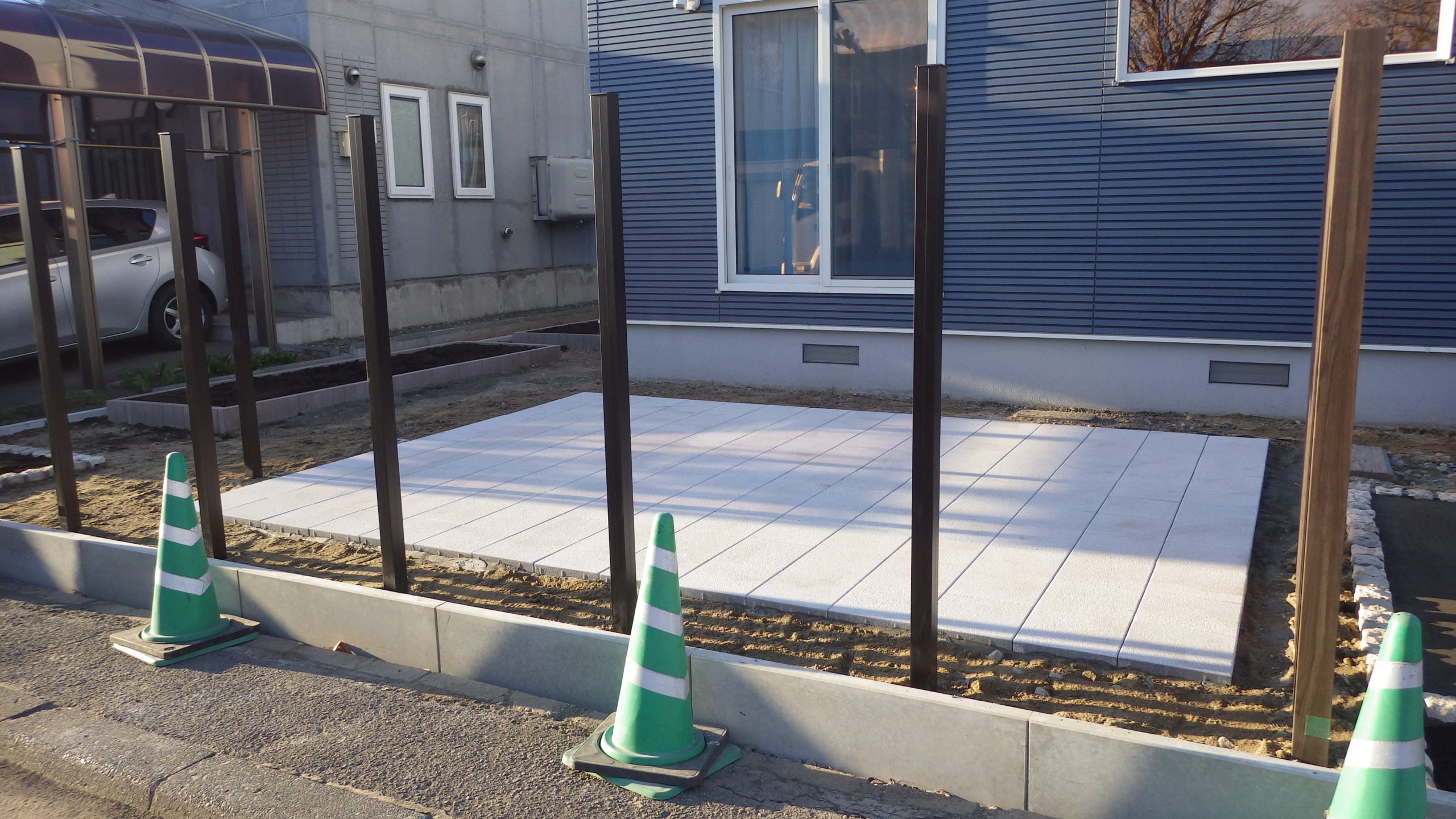 コンクリート平板を使った駐車スペース 札幌 エクステリア 外構 六光園