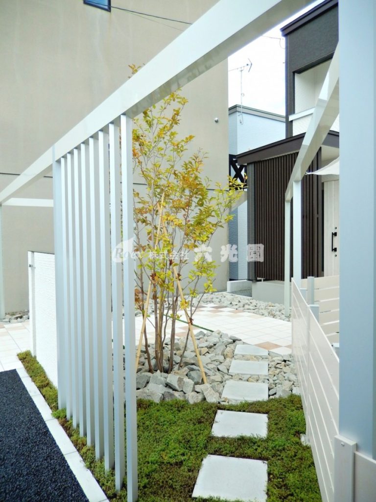 札幌市 白石区 ファサードとお庭を繋ぐシェード付きアルミフレーム 札幌 エクステリア 外構 六光園