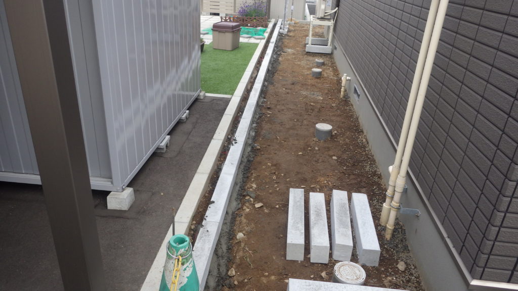 札幌 清田区 民地石 フェンス支柱の設置 札幌 エクステリア 外構 六光園